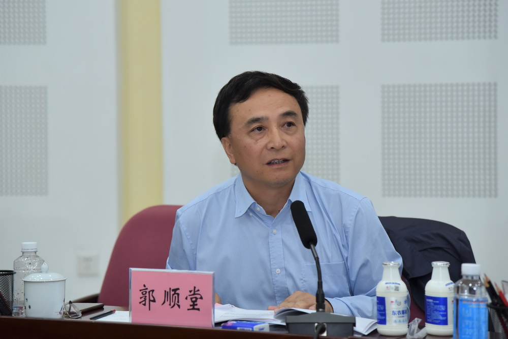 与会专家一致同意我校通过中期自评